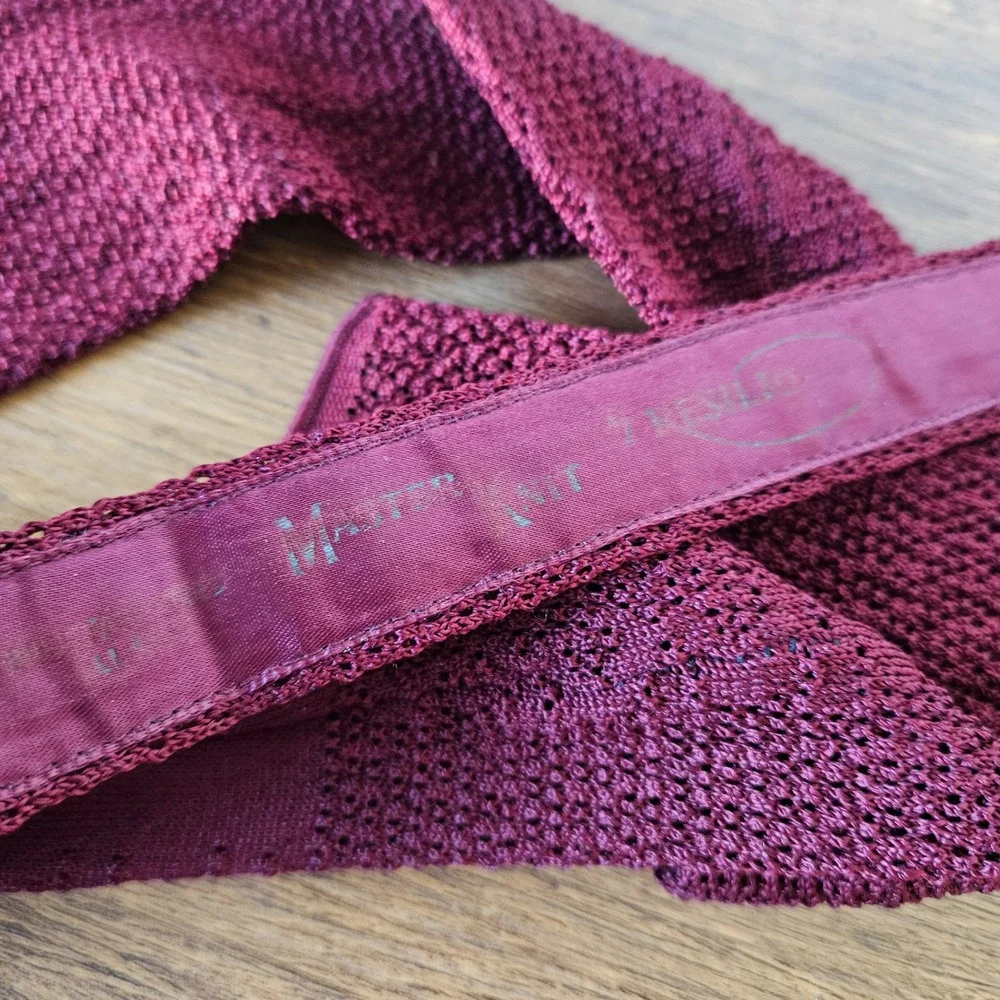 Vintage 50s Master Knit Resilio Burgundy Rayon Knit Square Bottom Necktie Mens
